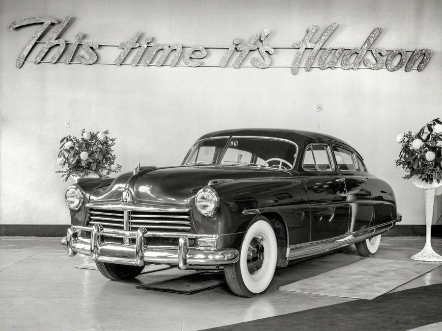  Hudson Commodore Eight Sedan (484) 1948 года  (фото 2 из 8)
